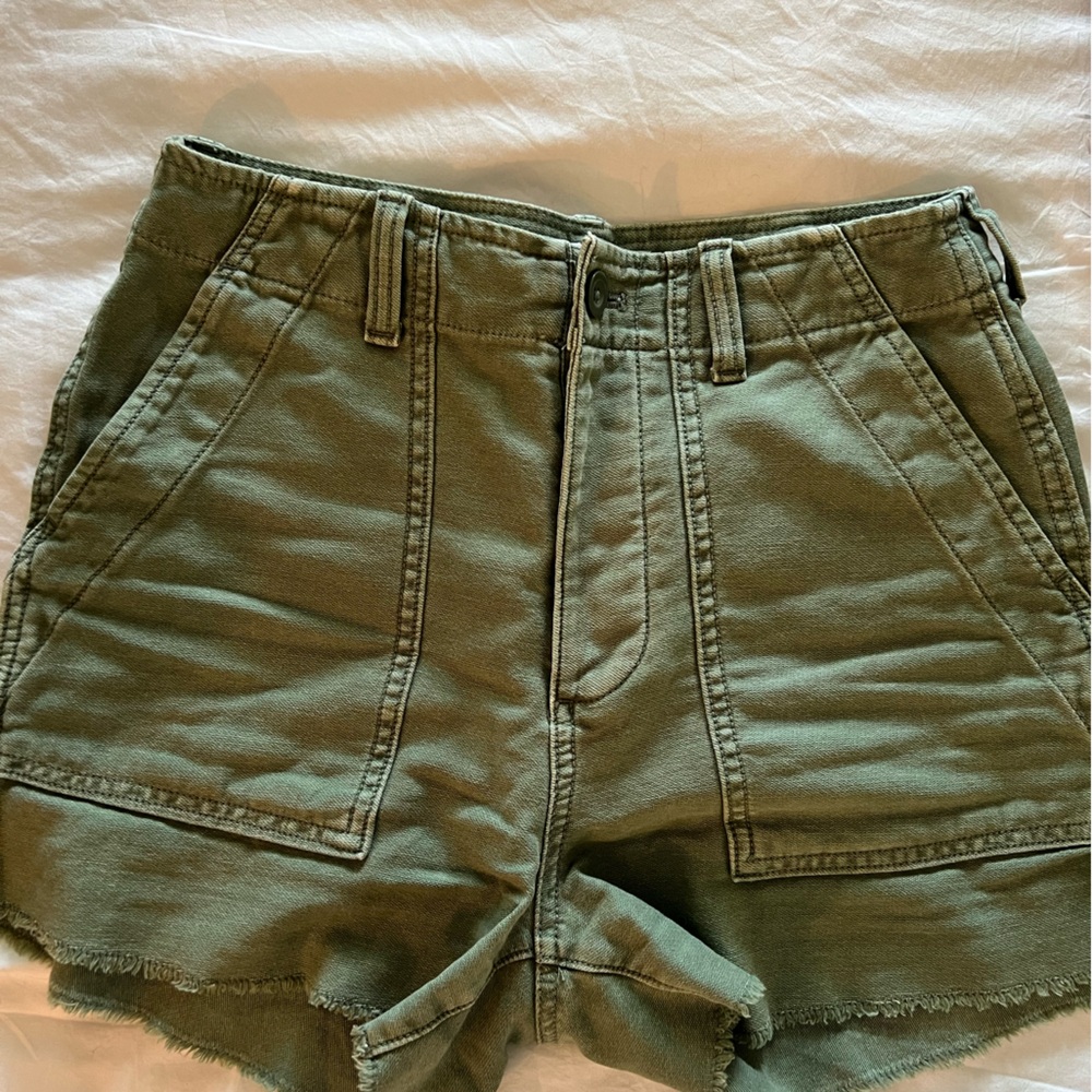 GAP Women’s Utility / Cargo Shorts – 0 Petite (Olive Green)